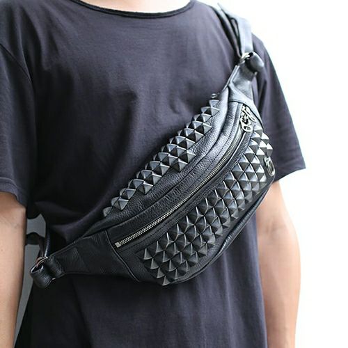 J-BG008)ENDUREレザースタッズボディバッグショルダーバッグS-ブラック