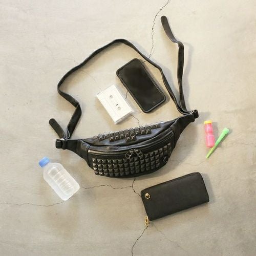 J-BG008)ENDUREレザースタッズボディバッグショルダーバッグS-ブラック