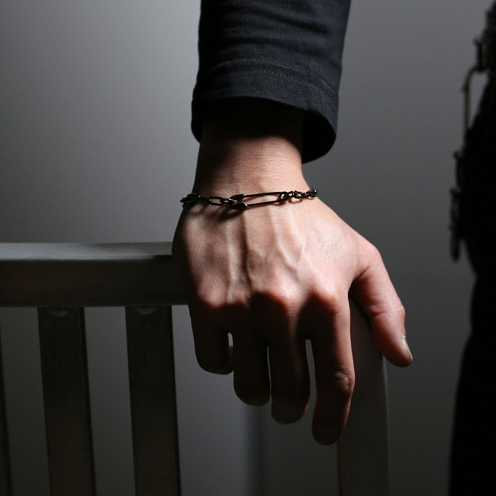 J-BR012-BK)安全ピン長アズキチェーンダイヤモンドブレスレットM