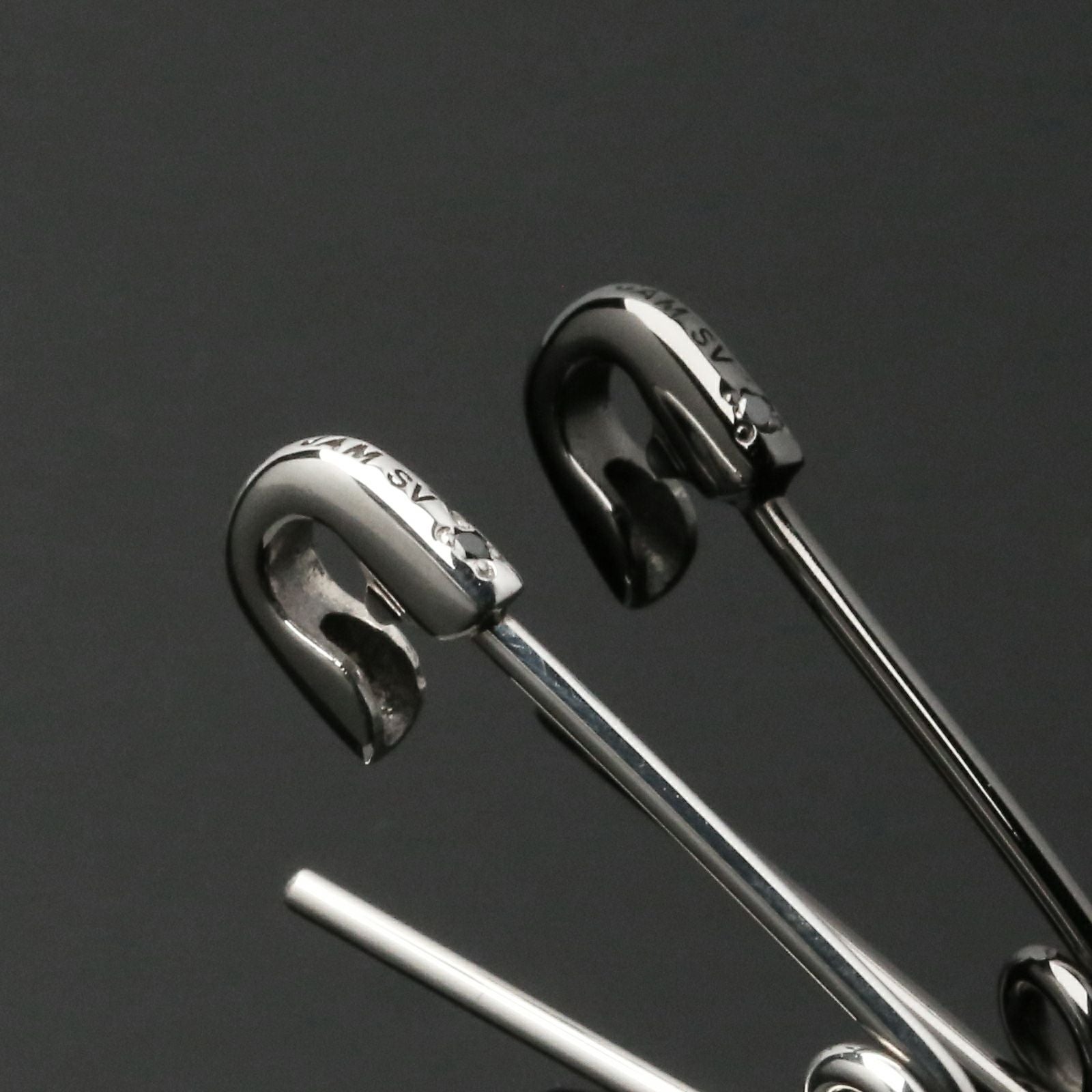 J-PI029-BK)安全ピンダイヤモンドピアスS-ブラック/片耳｜アクセサリー