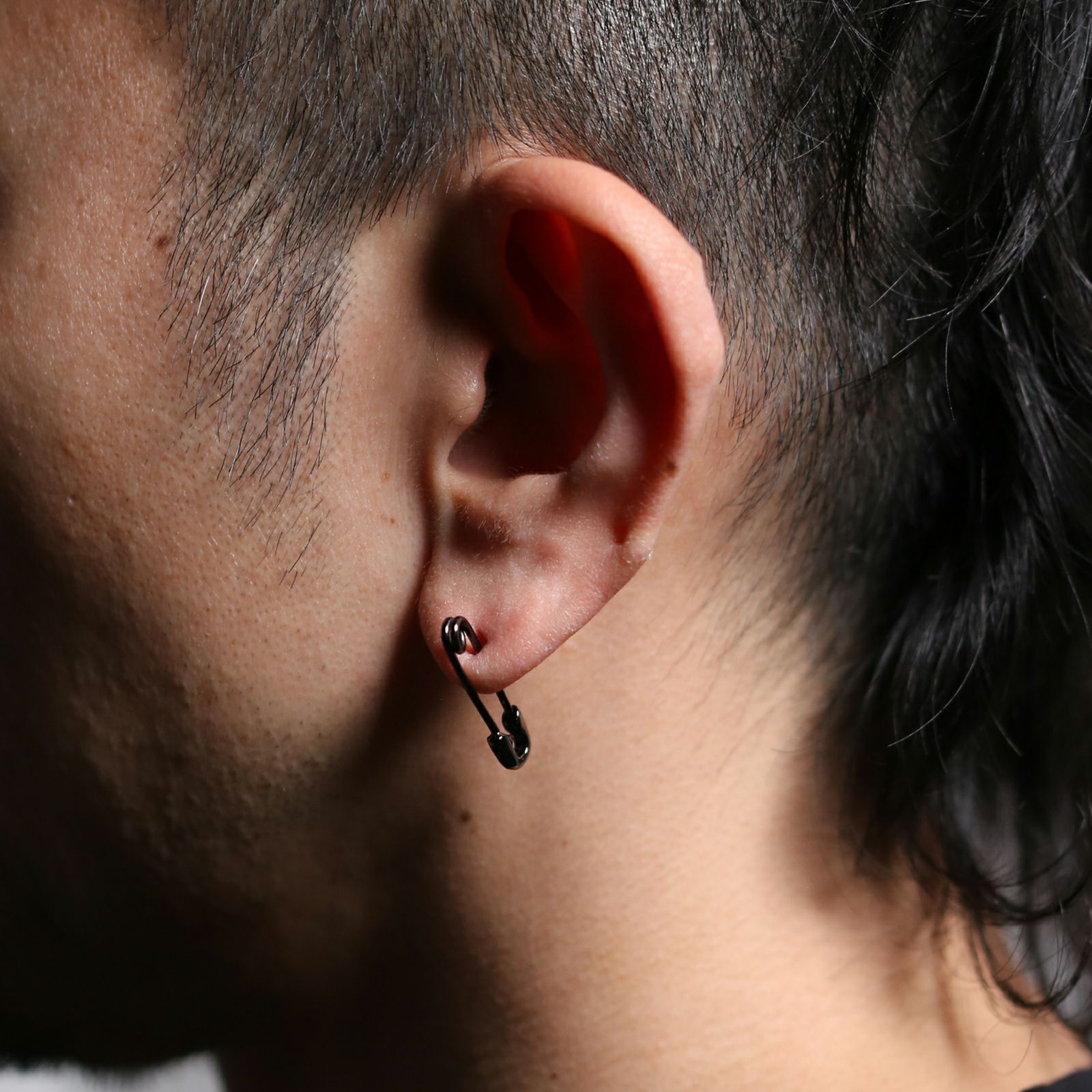 J-PI029-BK)安全ピンダイヤモンドピアスS-ブラック/片耳｜アクセサリー