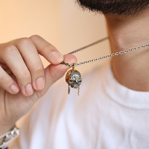 JWDNC81V)パイレーツ・オブ・カリビアン/最後の海賊スカルネックレス