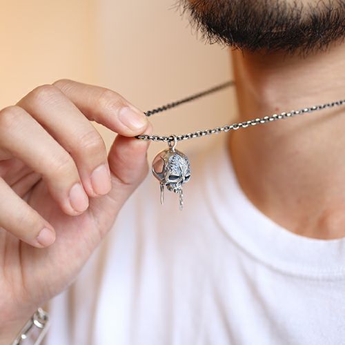 JWDNC81S)パイレーツ・オブ・カリビアン/最後の海賊スカルネックレス