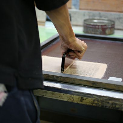 JIDWA50BK-BK)印傳-印伝屋ラウンドファスナー長財布山梨カモフラ柄