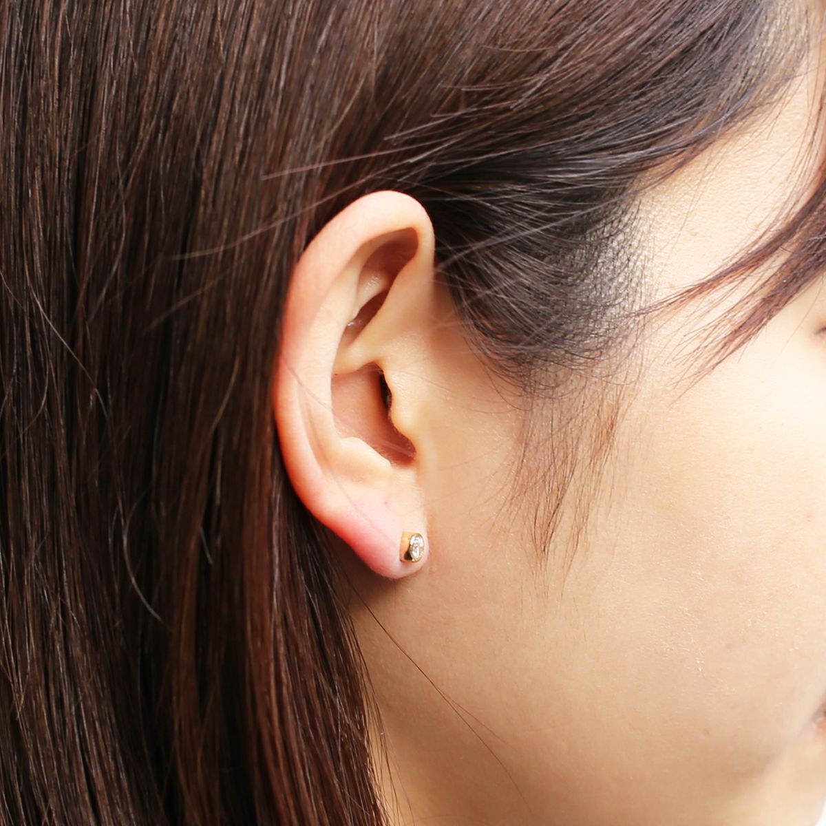   モダンピアス JNS1070)モアサナイトモダンピアス 4mm -K10イエローゴールド/片耳
