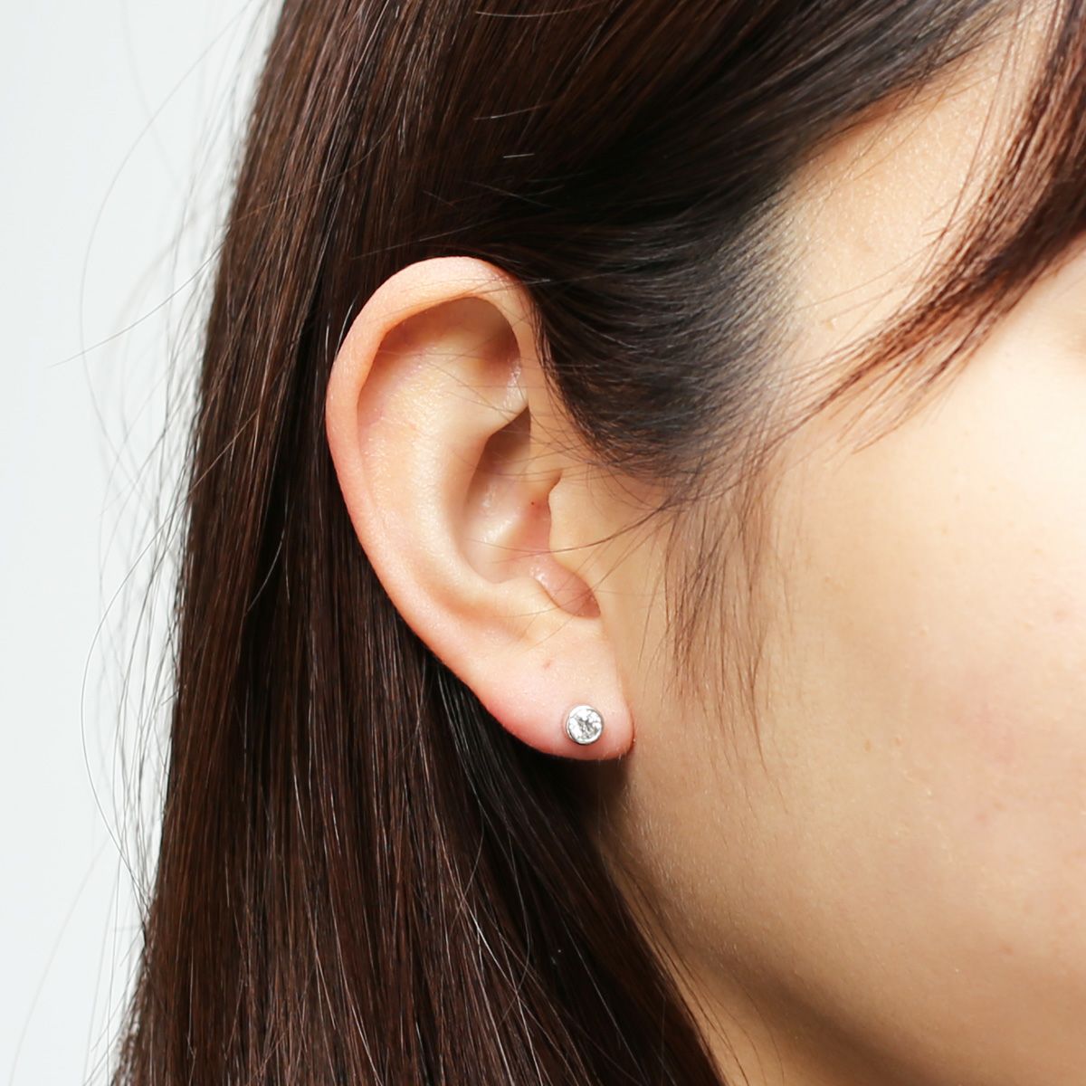 JNS1069)モアサナイトモダンピアス 4mm -シルバー/片耳｜アクセサリー