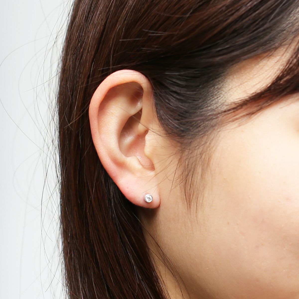 JNS1068)モアサナイトモダンピアス 3mm -プラチナ900/片耳