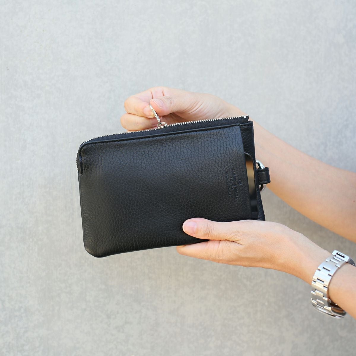 手ぶらL字ZIPポーチ / 長財布 スコッチガードレザー｜アクセサリー通販