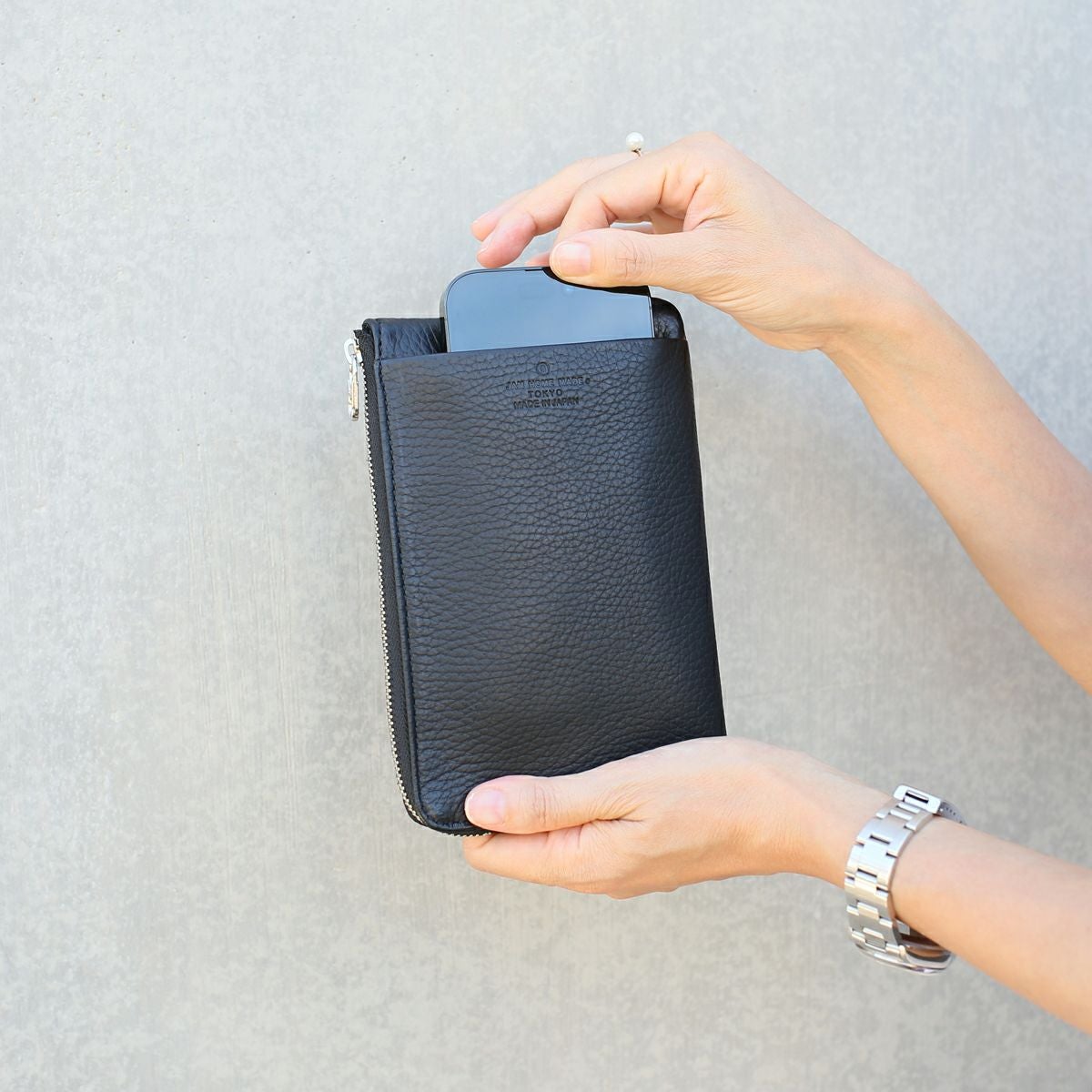 手ぶらL字ZIPポーチ / 長財布 スコッチガードレザー｜アクセサリー通販