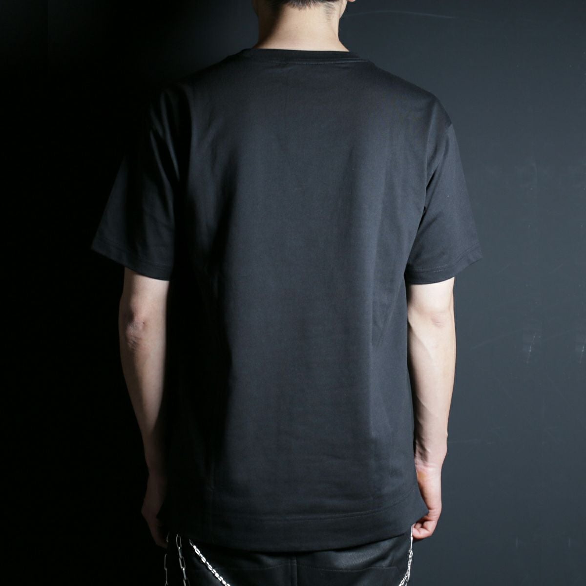 JGLM003B)×GLOOMY（グルーミー） CLOVER Tシャツ ブラック